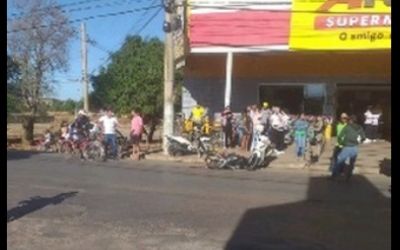 Motociclista morreu em acidente na Avenida Manoel Ataíde, próximo a um supermercado em Janaúba